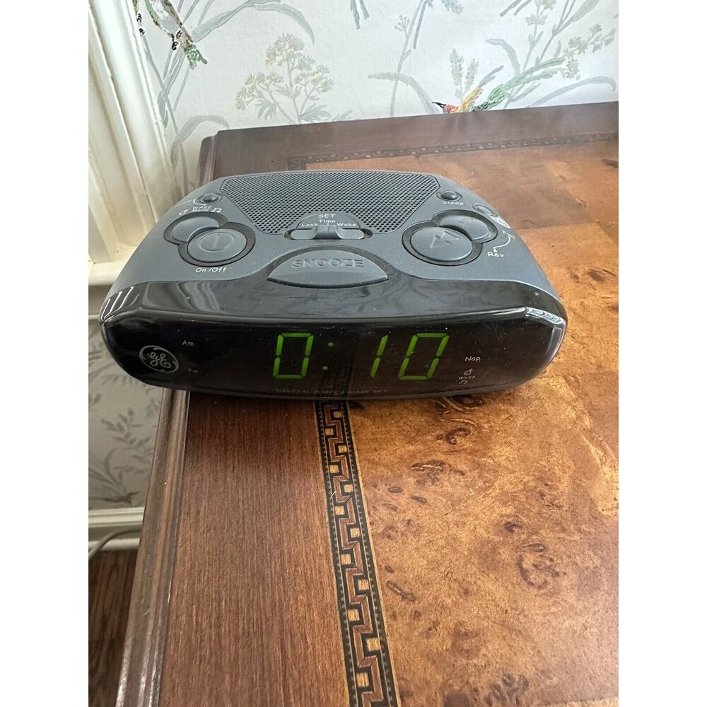 GE AM/FM Clock Radio Alarm Digital Clock and Wake Set 7-4837B - Tested & Works